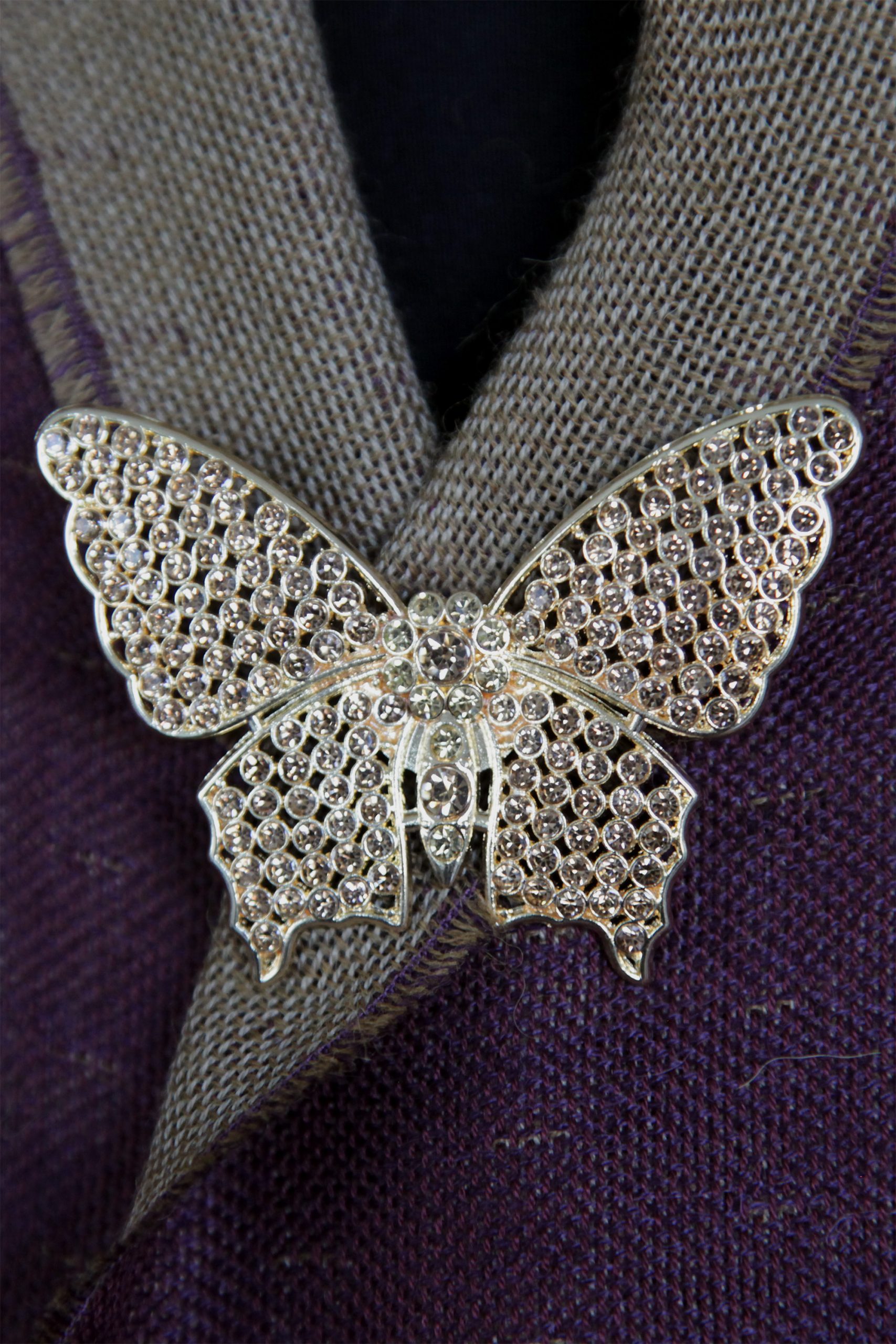 Moderne Metallbrosche Schmetterling goldfarben