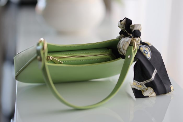 Damen Leder Handtasche – echtes Leder, mit passenden Tuch – Bild 5