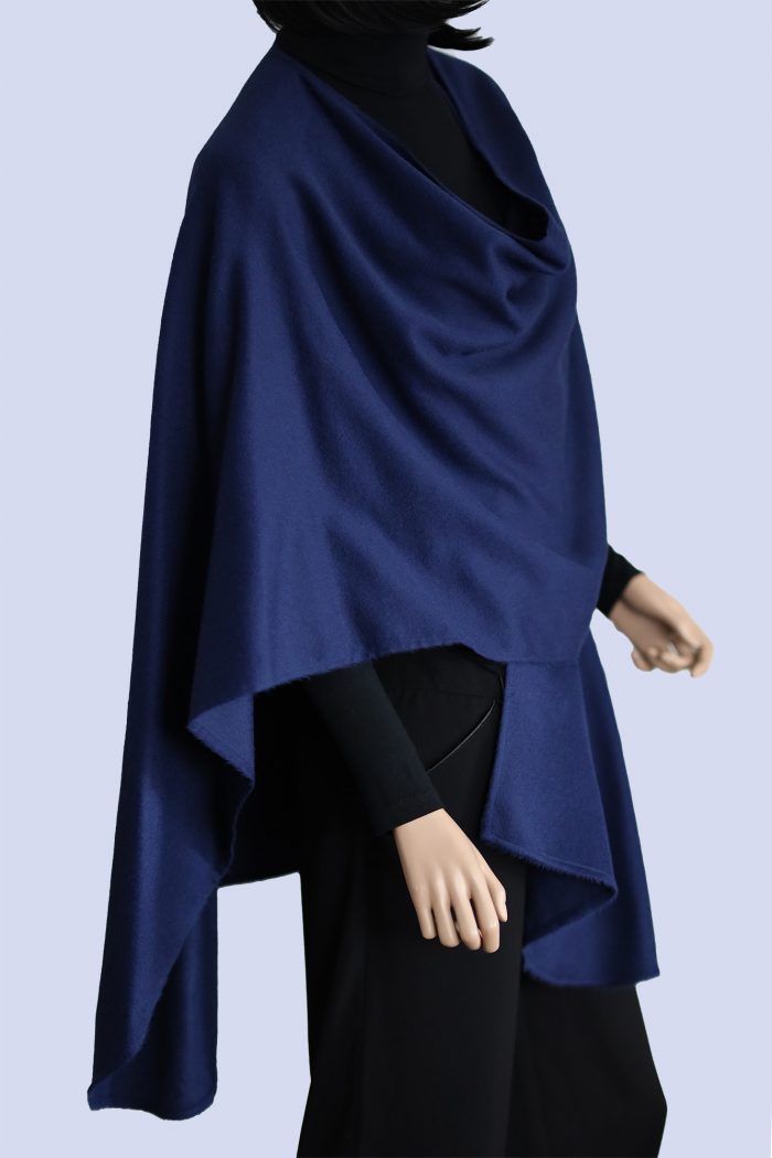 Stilvolles Baby Alpaka Cape, blau – Bild 5