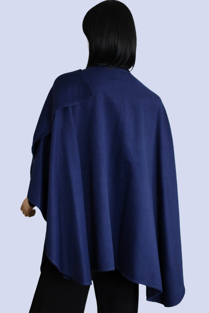 Stilvolles Baby Alpaka Cape, blau – Bild 6