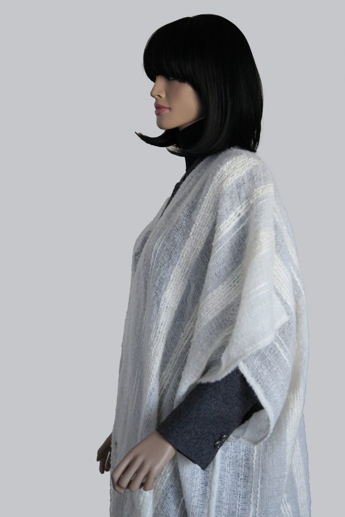 Baby Alpaka Cape "Perlige Schneeflocke" – Bild 6