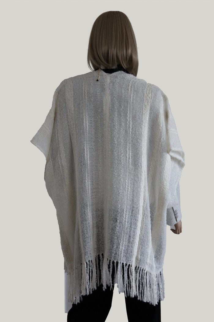 Baby Alpaka Cape "Perlige Schneeflocke" – Bild 4
