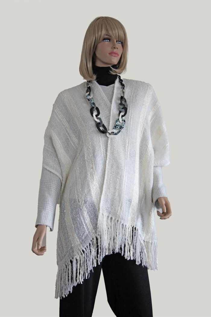 Baby Alpaka Cape "Perlige Schneeflocke" – Bild 3