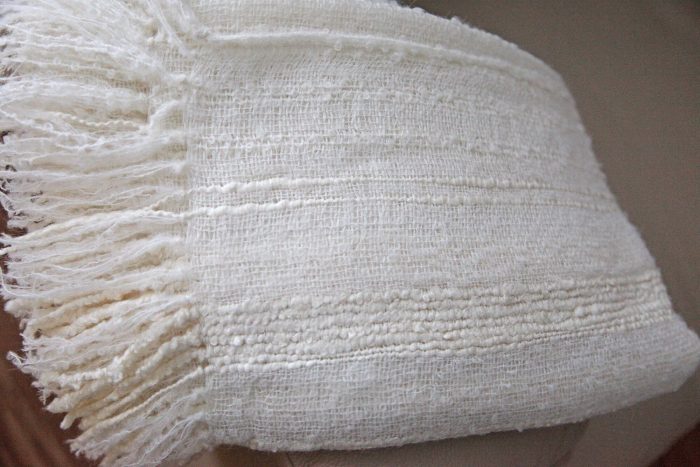 Baby Alpaka Cape "Perlige Schneeflocke" – Bild 8