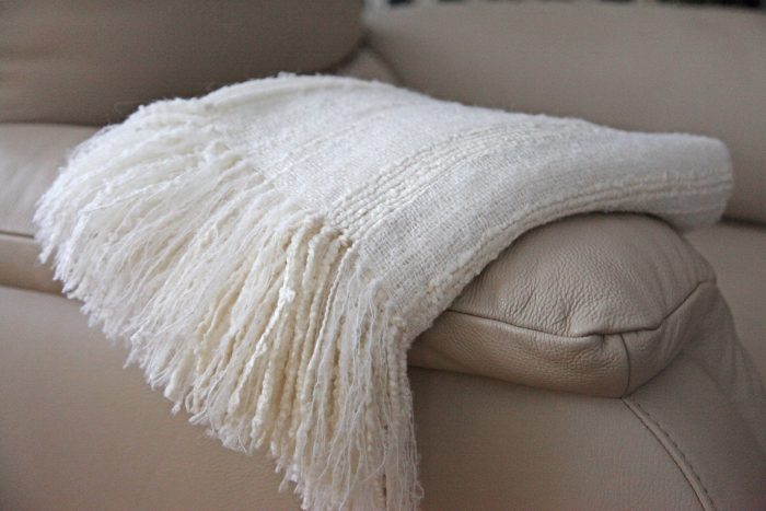 Baby Alpaka Cape "Perlige Schneeflocke" – Bild 7