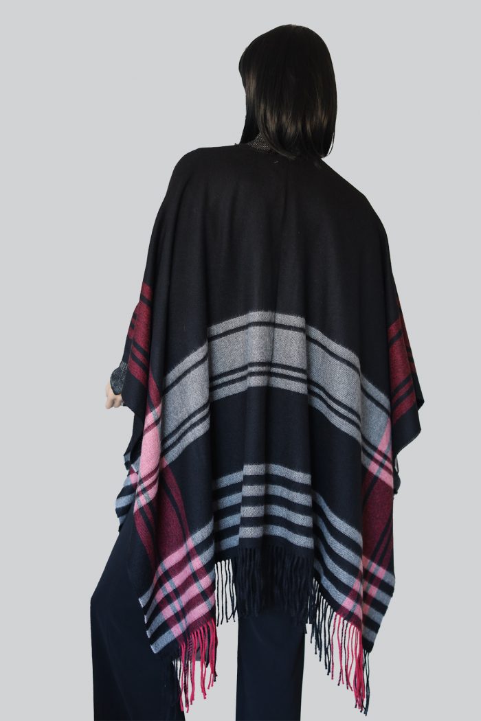 Cape Baby Alpaka, gestreift, Ariasdepetri Luxuriöses Cape aus 100% Baby Alpaka – Stil, Komfort und Nachhaltigkeit in einem