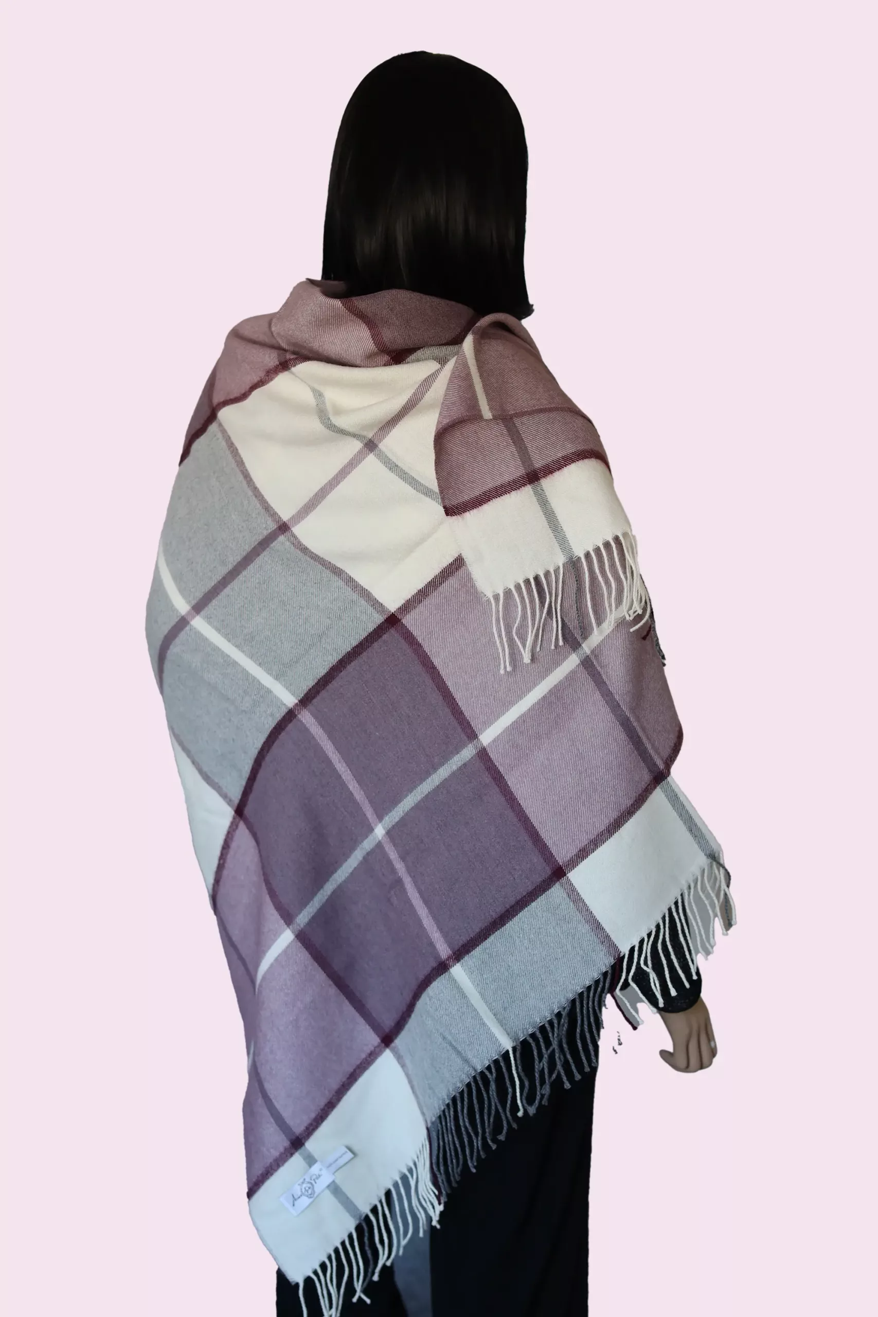 Rückansicht des Baby Alpaka Plaids – edles Design und großzügiges Format 140 x 180 cm