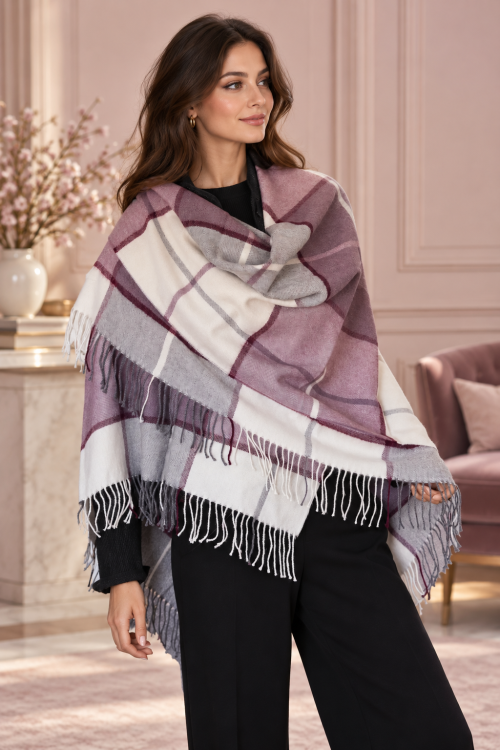Baby Alpaka Plaid in Lila, Grau und Creme – Vorderansicht mit elegantem Karo-Muster und Fransen